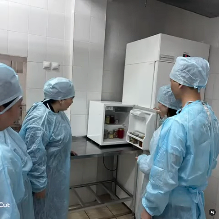 Сегодня в столовой Школы-гимназии №94 была проведена проверка организации горячего питания.